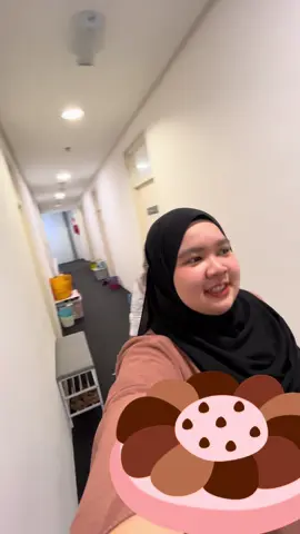 Kudoss to our classmates yang buat surprise ni, saya tolong jadi runner jerrr 🙈 Zus coffee tolong taja plsss 🤣 @ZUS Coffee®️ #zuscoffee #surprisegift 