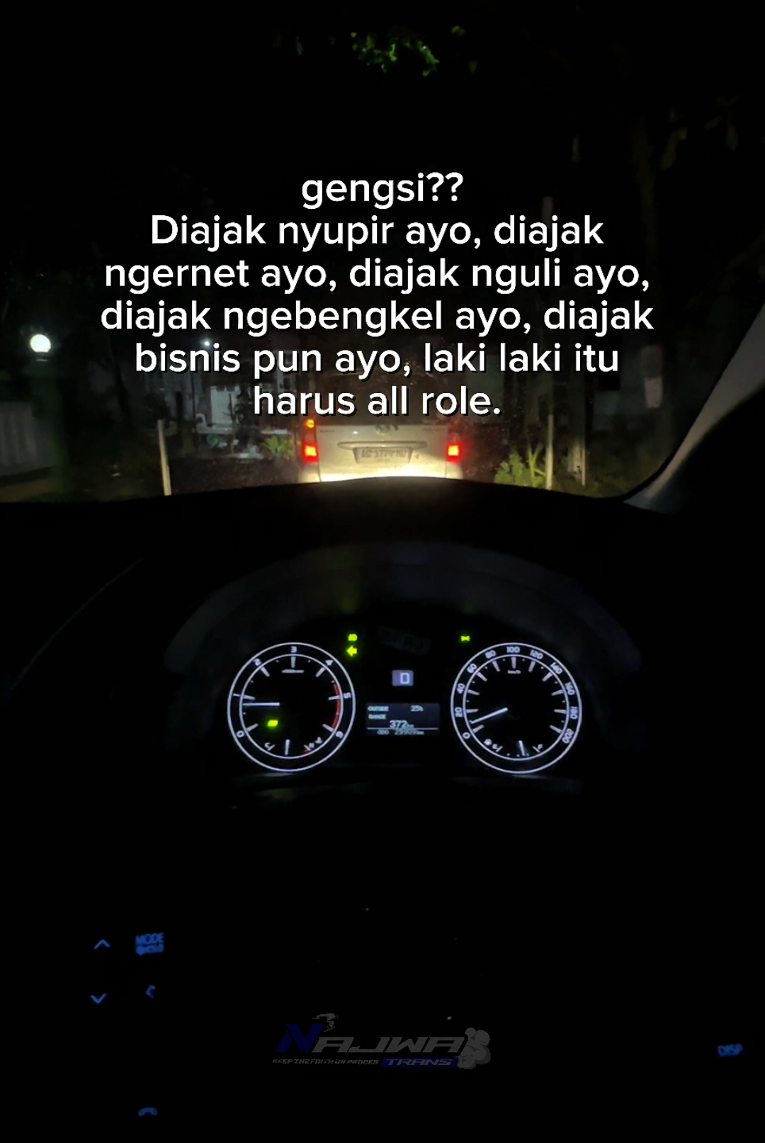 Selagi menghasilkan uang kita gass😎  Ready all unit, reservasi klik link dibio!! #najwatransblitar #realtalmobilblitar #travelblitar #sopirgooglemaps #innovareborn 