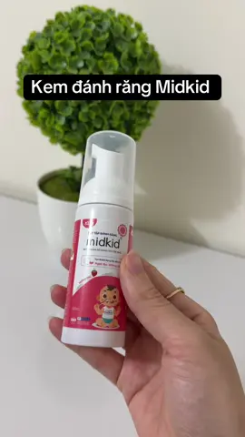 Kem đánh răng Midkid là sản phẩm chăm sóc răng miệng,nổi bật với dạng bọt siêu mịn, thành phần hữu cơ, lành tính và an toàn khi nuốt, giúp làm sạch và bảo vệ men răng hiệu quả.  Sản phẩm này phù hợp cho bé từ 1 tuổi trở lên #quynhdaily #kemdanhrang #midkid #kemdanhrangchobe #viralvideo 