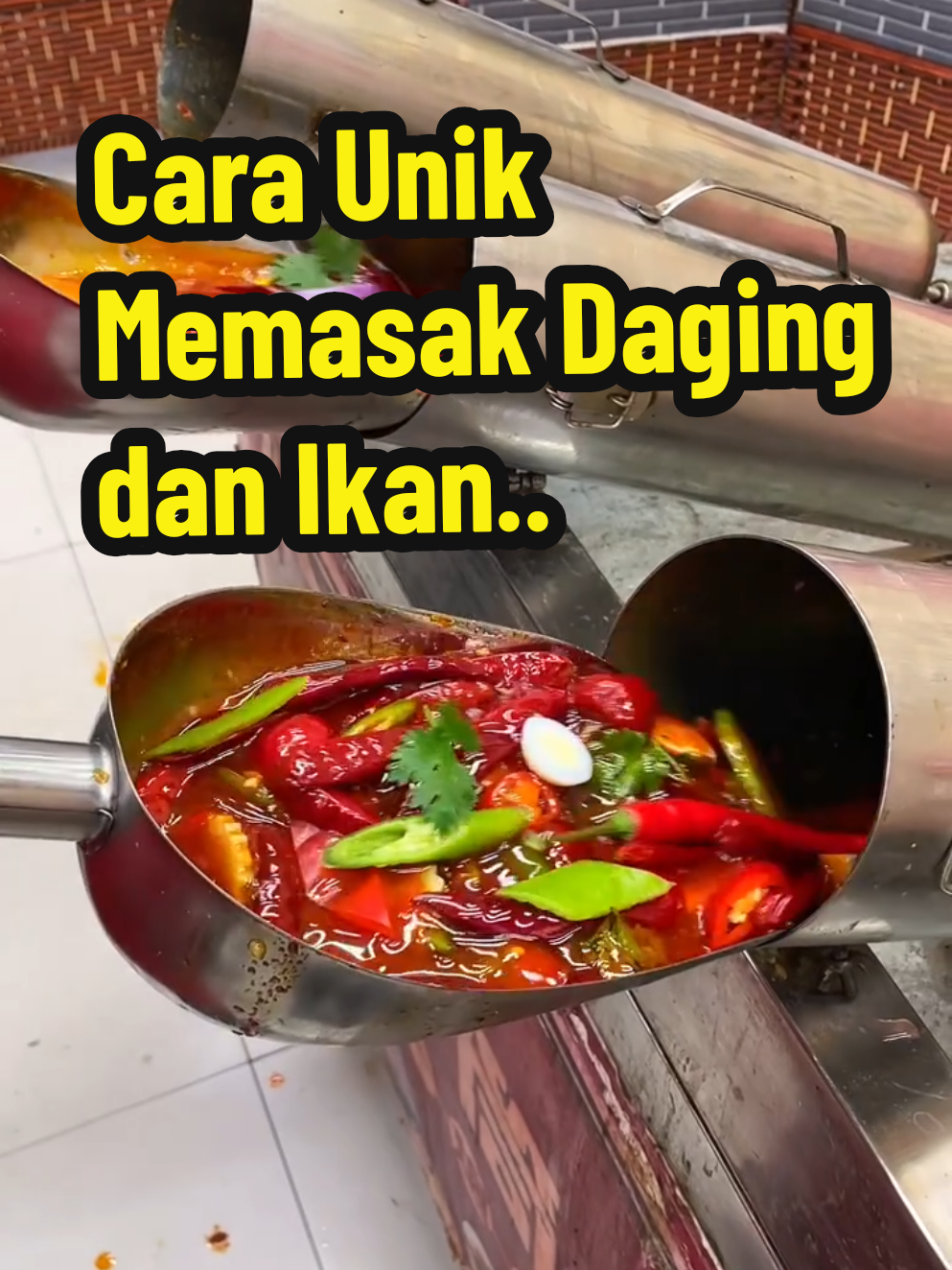 Lihat proses memasak yang luar biasa unik dan menarik! Di sini, ikan dan daging tidak dimasak di wajan biasa, melainkan di dalam tabung logam yang diputar di atas api. Setelah matang, tabung dibuka dan hidangan lezat, seperti ikan utuh berbumbu pedas atau ayam kampung bersama jagung, disajikan langsung ke piring. Prosesnya cepat, seru, dan hasilnya menggugah selera! Cocok untuk penggemar kuliner yang suka dengan inovasi dan pengalaman makan yang tak terlupakan. English - Witness a uniquely fascinating cooking process! Here, fish and meat aren’t cooked in a regular pan but inside metal cylinders that rotate over an open flame. Once cooked, the cylinder is opened to reveal mouth-watering dishes, like a whole spicy fish or chicken with corn, served directly onto plates. The process is fast, fun, and the result is incredibly appetizing! Perfect for food lovers who enjoy culinary innovation and unforgettable dining experiences. #MasakanUnik  #CaraMasakBaru  #KulinerMenarik  #IkanBumbuPedas  #MakananSeru 