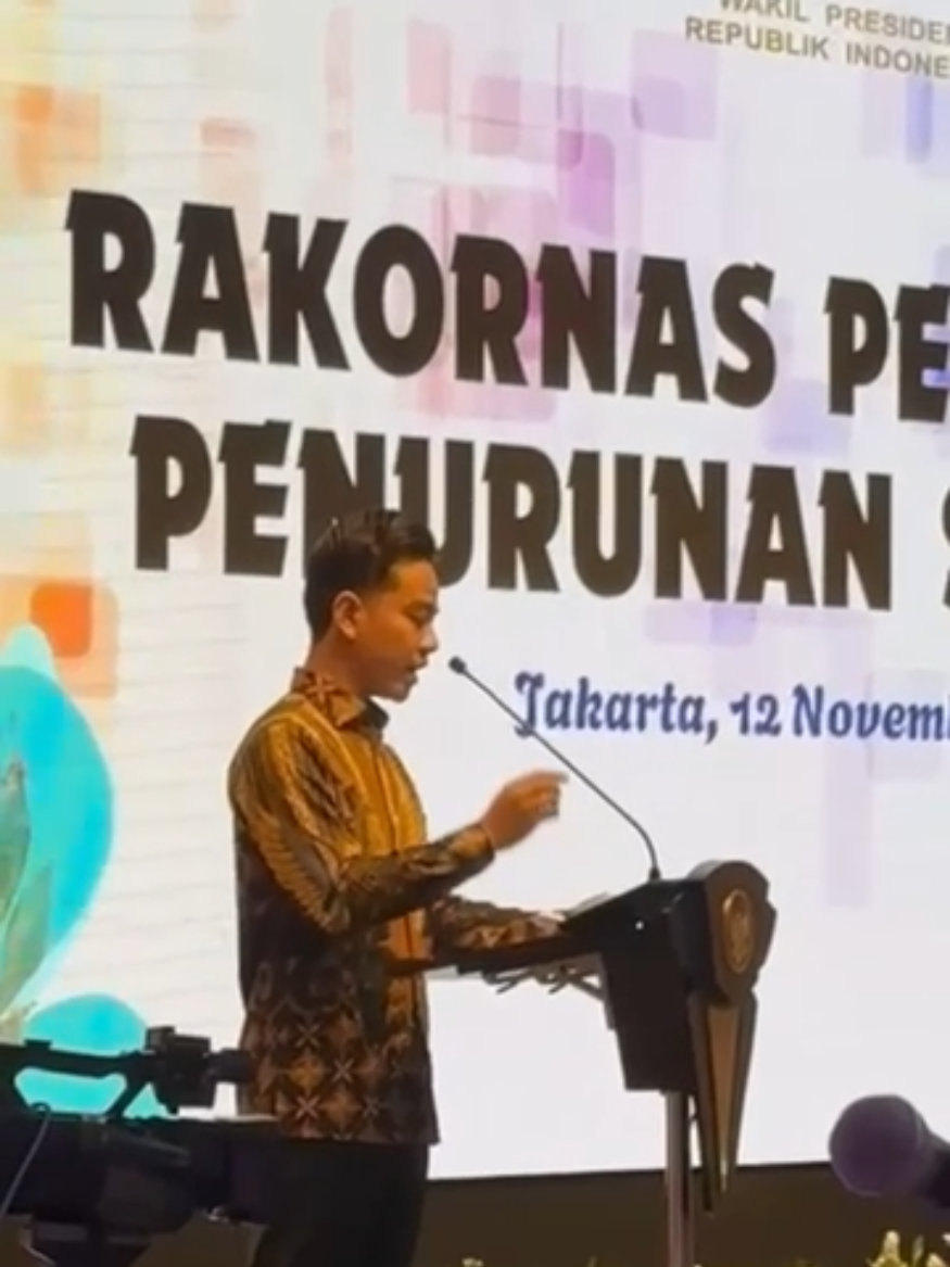 Arahan Wapres Gibran Rakabuming Raka dalam rakornas menegaskan fokus pemerintah terhadap kualitas sumber daya manusia. Dengan kepemimpinan yang visioner, beliau mengajak semua pihak bekerja sama menuju Indonesia bebas stunting dan siap menyongsong Generasi Emas 2045. #aksigibran #gibranrakabumingraka #wapresgibran #menyalagibranku #fyp  @aksigibran @gibran_rakabuming 