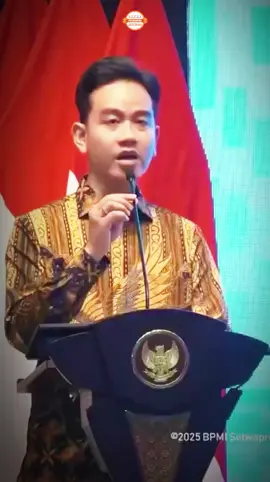 Di hadapan seluruh peserta Rakornas Percepatan Penurunan Stunting Tahun 2025, Wapres Gibran Rakabuming mengungkapkan rasa syukurnya atas capaian penurunan angka prevalensi stunting menjadi 19,8 persen di tahun 2024. Menurut Wapres, keberhasilan ini merupakan hasil kerja sama banyak pihak di bawah arahan Presiden Prabowo Subianto. ‎ Wapres pun memberikan apresiasi atas kerja keras dan kolaborasi yang telah dilakukan antara pemerintah pusat, daerah, tenaga kesehatan, para kader posyandu, serta PKK. Wapres meminta agar kerja yang baik ini terus dilanjutkan guna pencapaian target angka stunting 14,2 persen di tahun 2029 sebagaimana yang telah ditetapkan oleh Presiden Prabowo Subianto. Ingat, Cegah Stunting itu Penting ! #wapresgibran #gibranrakabumingraka #gibranrakabuming #gibran #cegahstuntingsejakdini #stunting #kolaborasi #fansgibran #gibranku #pemimpinmasadepan #bolonemase #dekenganepusat #masukberanda #viralkan #foryou #xyzbca #fyppppppppppppppppppppppp 