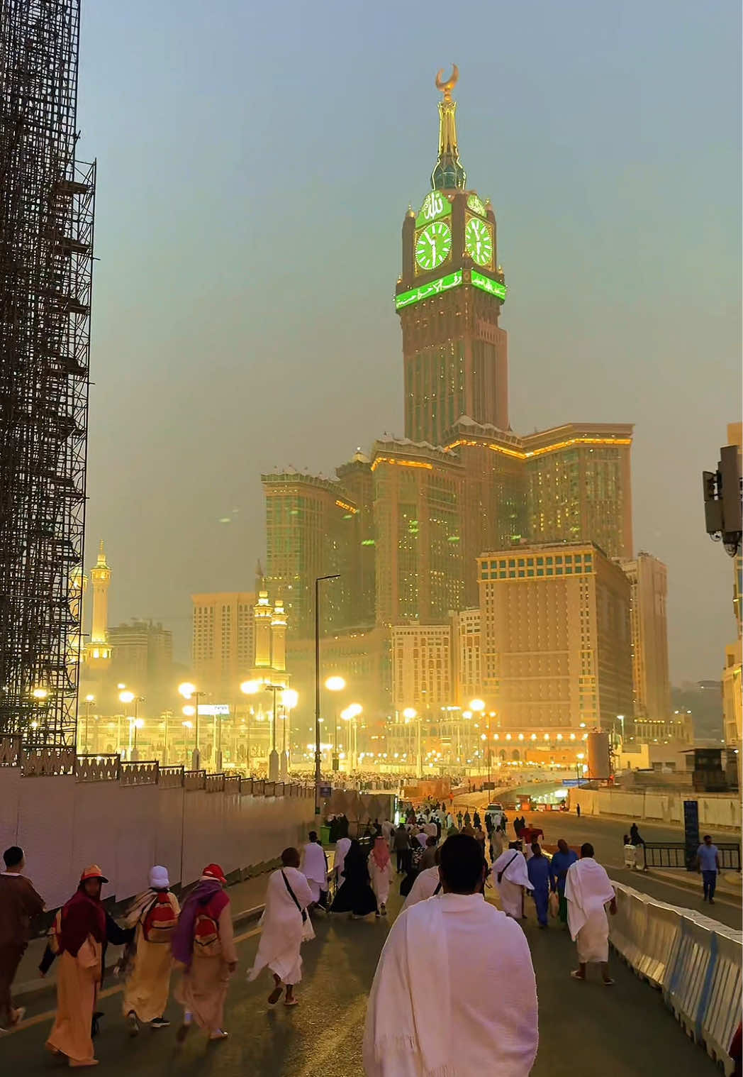 Tere Dar Ke Phere Lagata Rahu Mai🤲🏻 #makkah #makkahmadinah🕋 #makkah🕋 #makkahtower #CapCut 