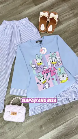 🆕 Koleksi baru datang! Setcel Khansa kaos karakter 😍 Bisa couple bareng si kecil, tampil serasi dan nyaman seharian 💖 Model lucu, bahan adem, dijamin bikin momen bareng keluarga makin ceria ✨ #setelananak #bajucouple #fyp #bajulucu #baju 