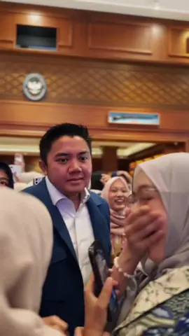 kedatangan adik2 mahasiswa👏🏻✨ antusias nya masyaAllah🥹 #letkolteddy #mayorteddy #mayorteddyindrawijaya #sekretariskabinet #teddyindrawijaya 