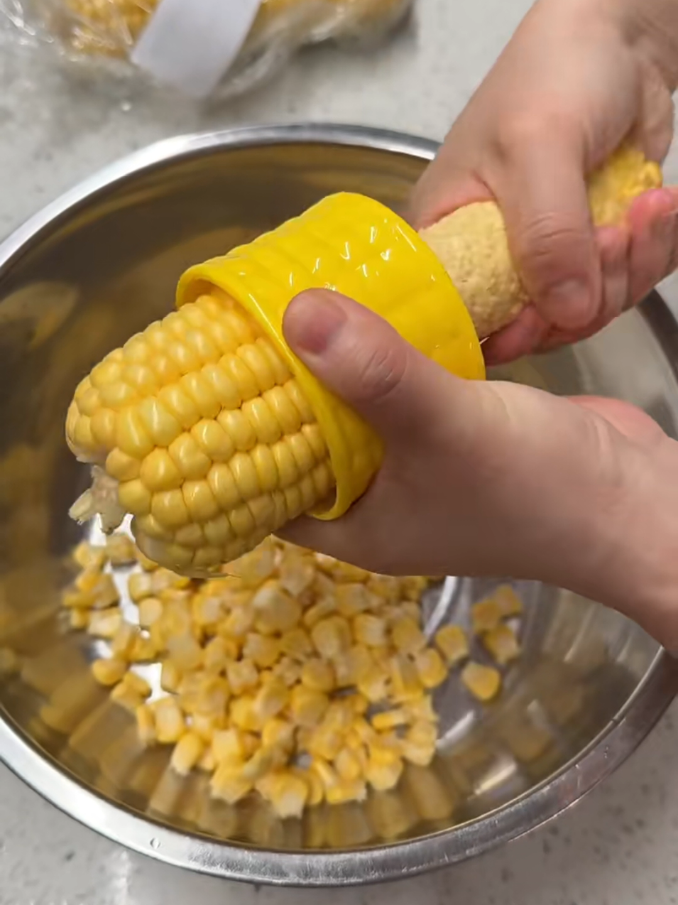 Alat perontok biji jagung muda. #jagung  #corn  #perontokjagung  #alatperontokbijijagung  #alatperontokjagung 