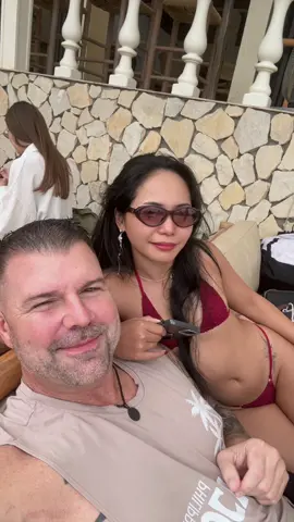 Live in 5! Kala Kala @Brian Burger follow there! 