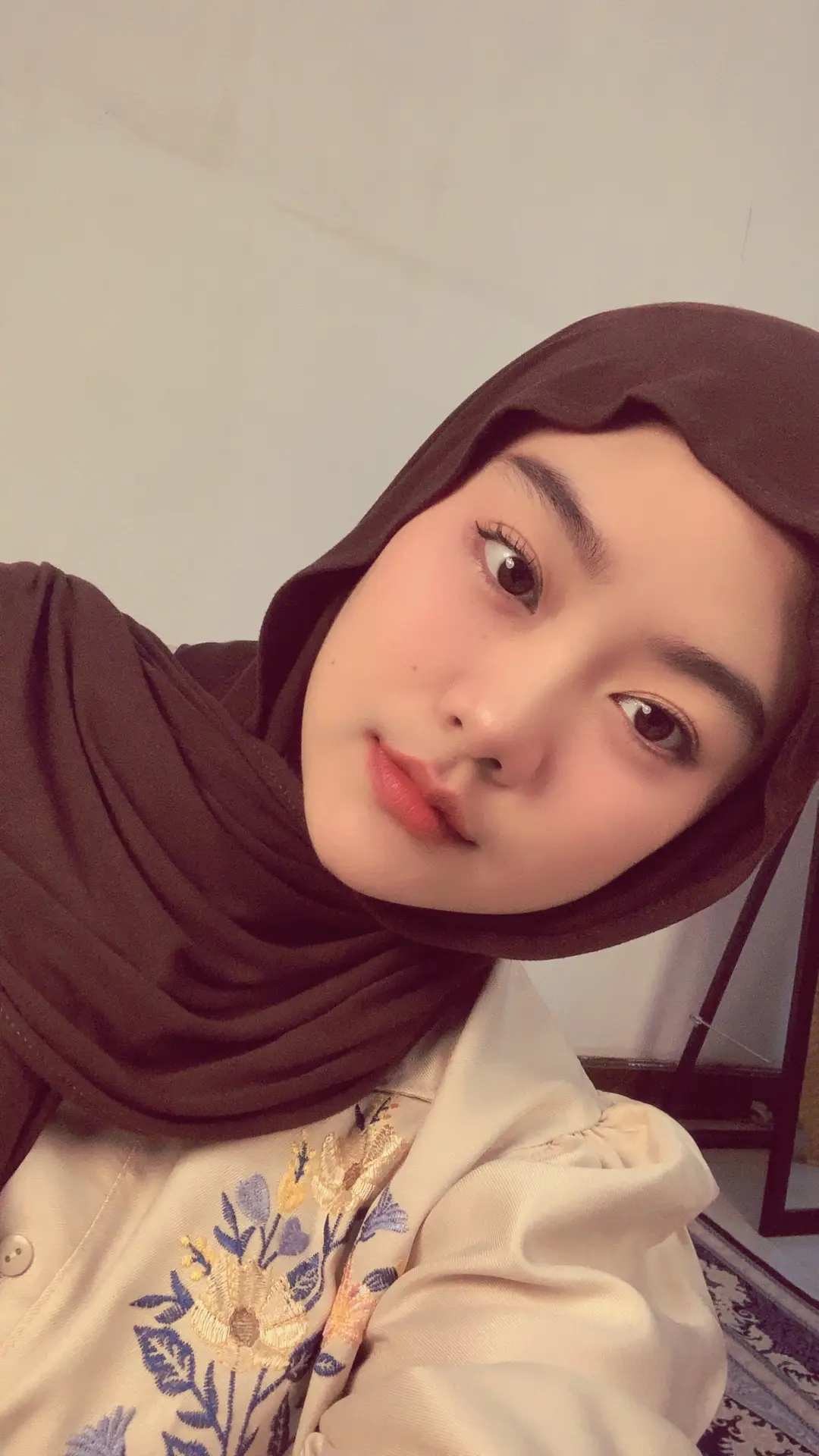 Kita harus ninggalin orang yang kita sayang untuk bertemu orang yang sayang banget ke kita.