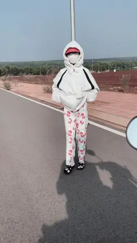 Thế giới của em vốn dĩ đông người nhưng khi anh bước vào lại là duy nhất 💗