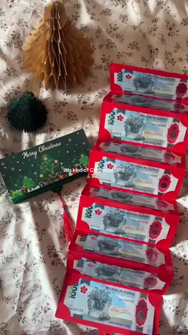 Replying to @nics all i want is this money envelope 🤭🎄✨ #moneyenvelope #moneyangpao #christmasggift #angpaoenvelope #christmas