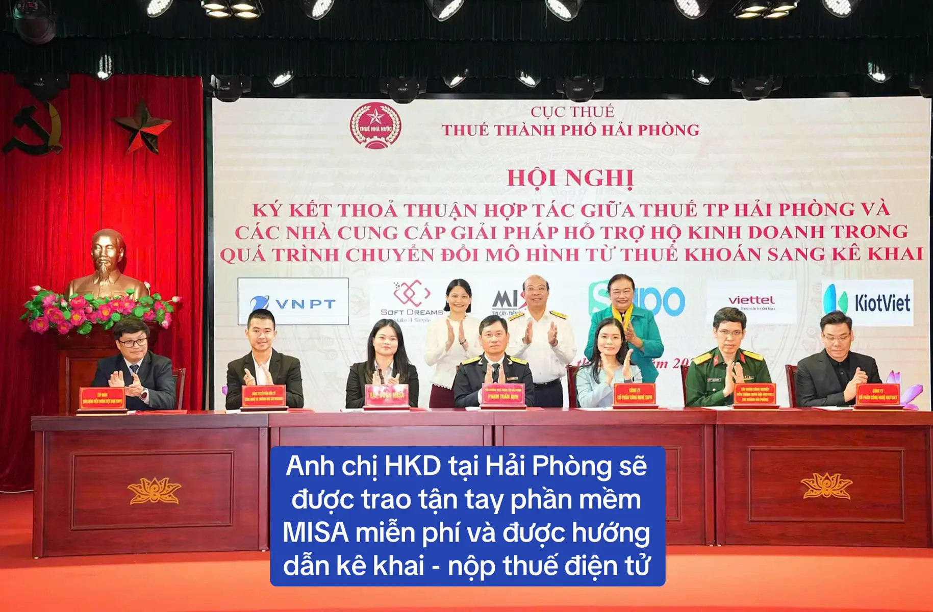 💪 Tiếp nối hành trình 60 ngày đêm cao điểm cùng ngành Thuế, Thuế TP. Hải Phòng phối hợp cùng Công ty Cổ phần MISA triển khai hỗ trợ hộ kinh doanh chuyển đổi từ thuế khoán sang kê khai bằng giải pháp phần mềm khai thuế Hộ kinh doanh tại Hải Phòng sẽ được trao tận tay phần mềm MISA miễn phí, được hướng dẫn cài đặt và làm quen với việc kê khai – nộp thuế điện tử dễ dàng, minh bạch và thuận tiện hơn. 🤝 Sự hợp tác giữa MISA và Thuế TP. Hải Phòng thể hiện quyết tâm chung đưa công nghệ đến gần hơn với bà con, giúp quá trình xóa bỏ thuế khoán diễn ra thực chất, hiệu quả và không để ai bị bỏ lại phía sau. #bokhoanlenkekhai #khaithuededangbanhangantam #hokinhdoanh #misadonghanh #misaeshop 