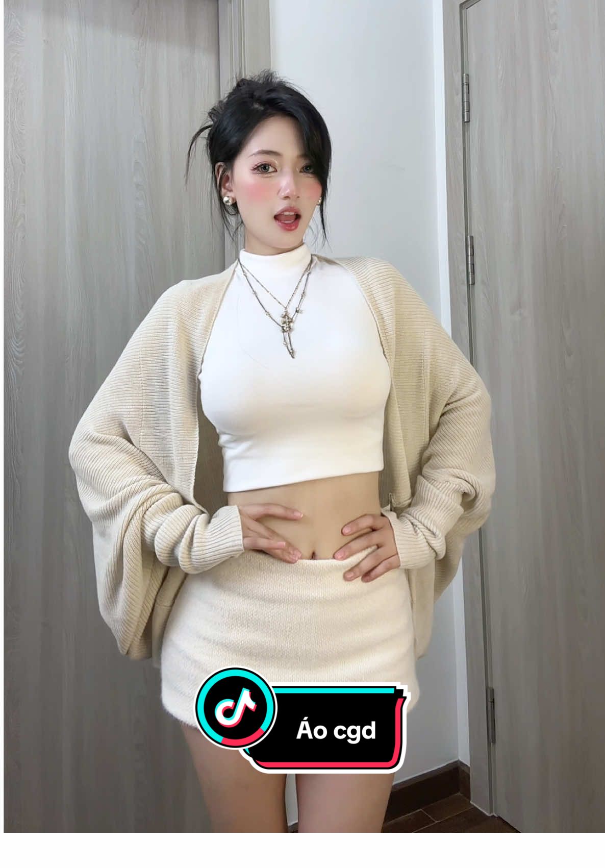 Form lạ mà sang nha#xuhuong #tiktokthoitrang #viral #fyp #aocardigan 