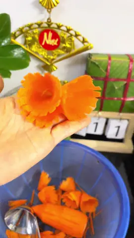 Muốn tỉa hoa trang trí mà ko khéo tay thì mua ngay phễu xoáy hoa cà rốt này về nha ce ơi #dungcutiahoa #tiahoa #xuhuong 