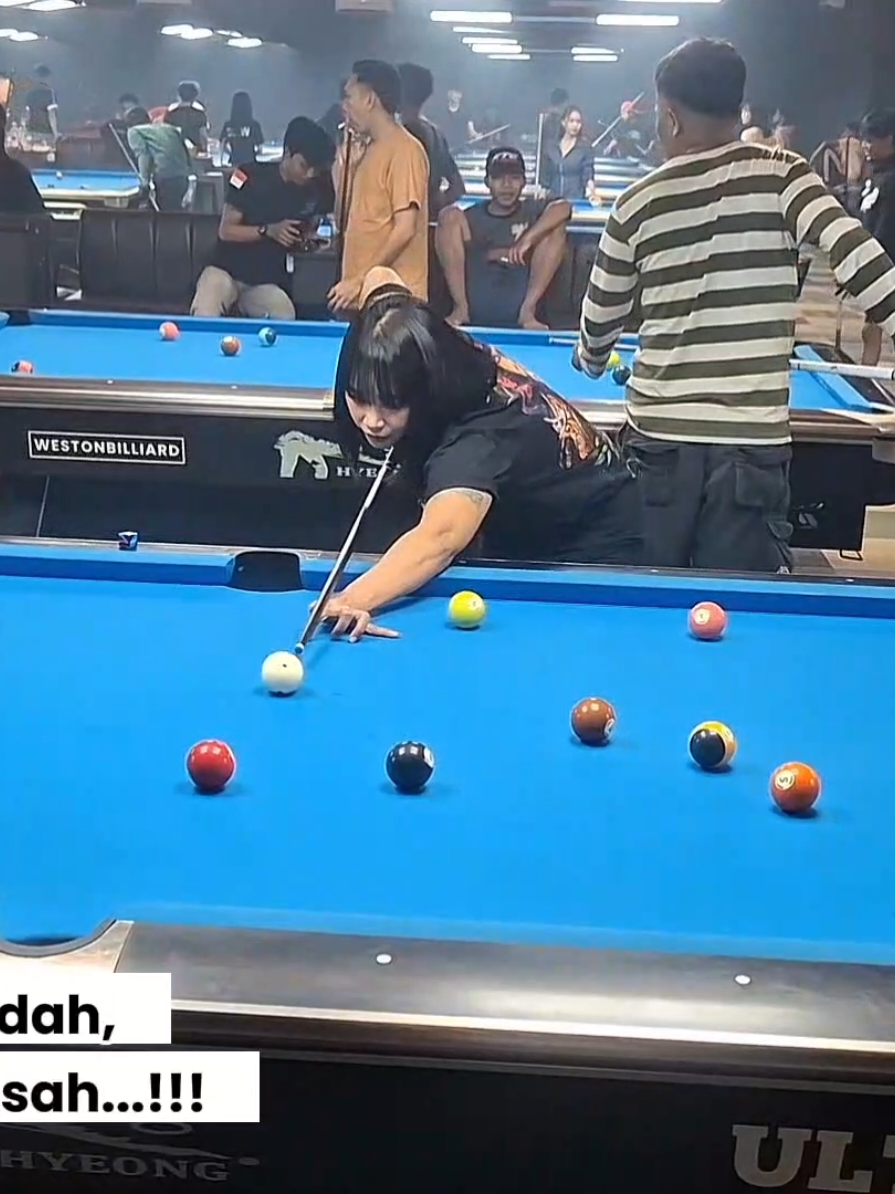 Cewe main billiard ? di bilang ngga bener ? Padahal billiard itu olahraga !!! ngasah fokus,refleks,dan ketenangan. Bukan soal gaya,tp skill dan mental 😎#billiards #billiardindonesia 