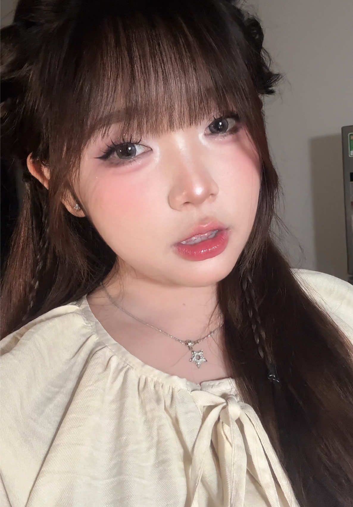 Múa văn nghệ là phải xinhhhh 🫰🏻IG: lilanhlunglam_ #makeup #bienhinh 