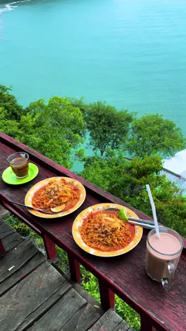 demi indomie di puncak geurutee ;) walaupun mendung tetap indah #puncakgeurute  #aceh #wisataaceh #pesonaaceh 