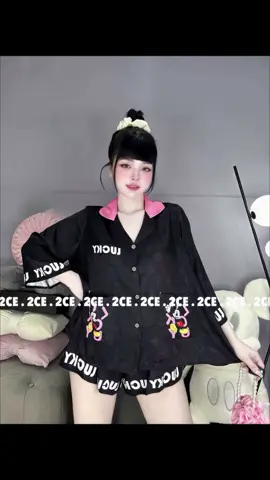 NGƯỜI ĐẸP VÌ LỤA  LỤA ĐẸP THÌ MẶC KIỂU GÌ CŨNG SANG 🌻.        #setbo#pijama#dobonu#dobolua#đồbộxinh#xuhuong#đồbộmặcnhàdễthương#xh#đồbộpijama#thờitrangnữ#fyp#viral#doboukem#PhanVypijama