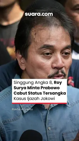 Pakar telematika Roy Suryo meminta Presiden Prabowo Subianto untuk menyelamatkan 8 orang tersangka di kasus tudingan ijazah palsu Jokowi. Hal ini disampaikan oleh Roy Suryo di Polda Metro Jaya sebelum diperiksa sebagai tersangka, Kamis (13/11). “Pak Prabowo kan suka angka delapan. Masa di rezim Pak Prabowo tambah delapan lagi yang akan dipidanakan,” ar Roy Suryo. Roy Suryo menilai penetapan dirinya sebagai tersangka bersama 7 orang lainnya adalah bentuk kriminalisasi. “Setelah kami merencanakan buku kedua berjudul Gibran Black Paper, kami langsung ditetapkan sebagai tersangka. Ini bukti bahwa ada kepanikan,” jelas Roy. #roysuryo #ijazahjokowi #ijazahpalsu #prabowo #presidenprabowo #tersangka #news #suaradotcom #suara
