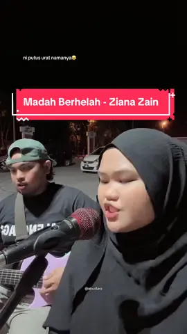 Cover Madah Berhelah - @zianazainofficial by Akustara.. ramai permintaan lagu ni.. dah korang dengar je kat sini, jangan minta saya nyanyi lagi😂😂😂.. #akustara #melaka #fyp #tiktok #malaysia 