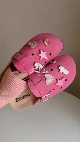fave color!! 💞✨ #slippers #sandals #womensandals #pink #sapatos 
