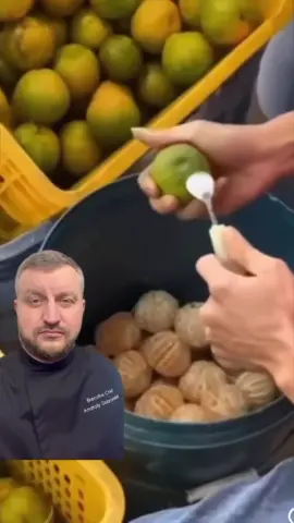 Tangerine hack! Using spoon to peel tangerine #lifehackvideo #hack 