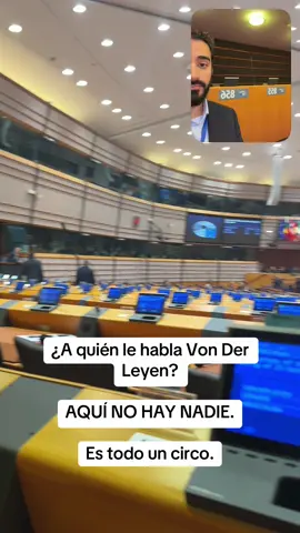 Aquí nunca hay nadie. Es todo un circo, un teatro.