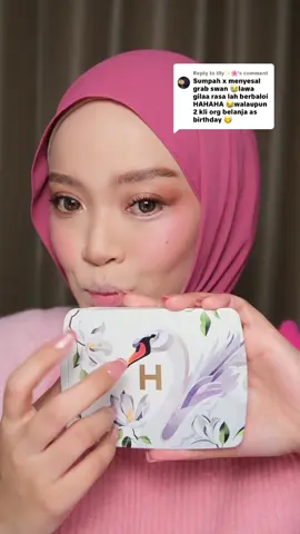 Replying to @lily✨🌸 lurve swan palette punya highlighter! #swanpalette #hourglassswanpalette @Hourglass Cosmetics #creatorsearchinsight 