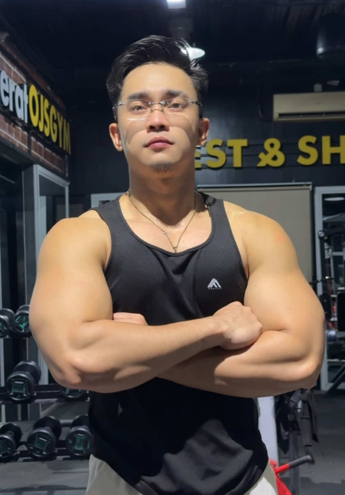 Oh sa mga naghahanap ng sandong to eto na, naka buy 1 take 1 pa! #fyp #gymoutfit #gymfit #inspi #sando 