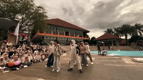 nemenin dia main itu butuh tenaga ekstra, tapi seneng liat dia tertawa lepas, happy terus sayang @Basmalah Gralind @t0tallynotmala #basmalahgralind #mala #fyp #CapCut 