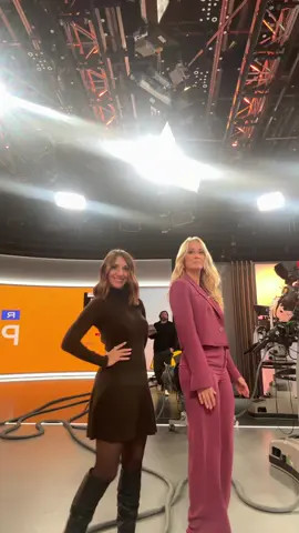 Wollten kurz unsere Outfits zeigen! Bitteschön!  #fitcheck #outfits #rtl #moderatoren #hinterdenkulissen 