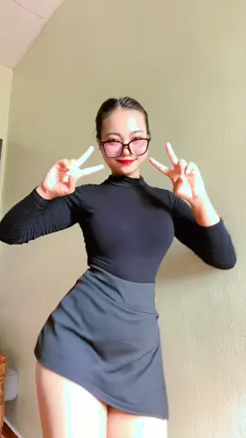 လက်နှစ်ချောင်းထောင်အကဆိုလားပဲ✌️🫩#ချစ်စရာကောင်းတာတစ်ခုပြမယ်🥺🎀 #စိုးမိုးချင်လို့ပါ🙈🤭 #မြင်ပါများပီးချစ်ကျွမ်းဝင်အောင်လို့🤒🖤 