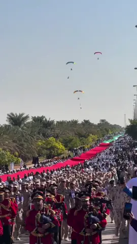 مسيرة وطن 🇦🇪❤️ .. 54 مليون خطوة لأجلك يا وطن 🇦🇪❤️ .. مبادرة أطلقتها هيئة زايد لأصحاب الهمم و بمشاركة الجهات الحكومية و الخاصة  و الجهات التعليمية و جميع الفئات المجتمعية المختلفة في الدولة  فخر و إنجاز لدولة الإمارات ❤️🇦🇪👏🏻 أطول علم في العالم و بصناعة أيادي أصحاب الهمم 👏🏻👏🏻 .. كانت المسيرة اليوم بتاريخ 13/11/2025 في منطقة العين بشارع المطار 💜 .. شكراً لكل من شارك و حضر و دعم هذي المبادرة 👏🏻🤍🌷 .. و الوطن يستاهل 🇦🇪❤️ #مسيرة_وطن #الإمارات #عيد_الاتحاد 