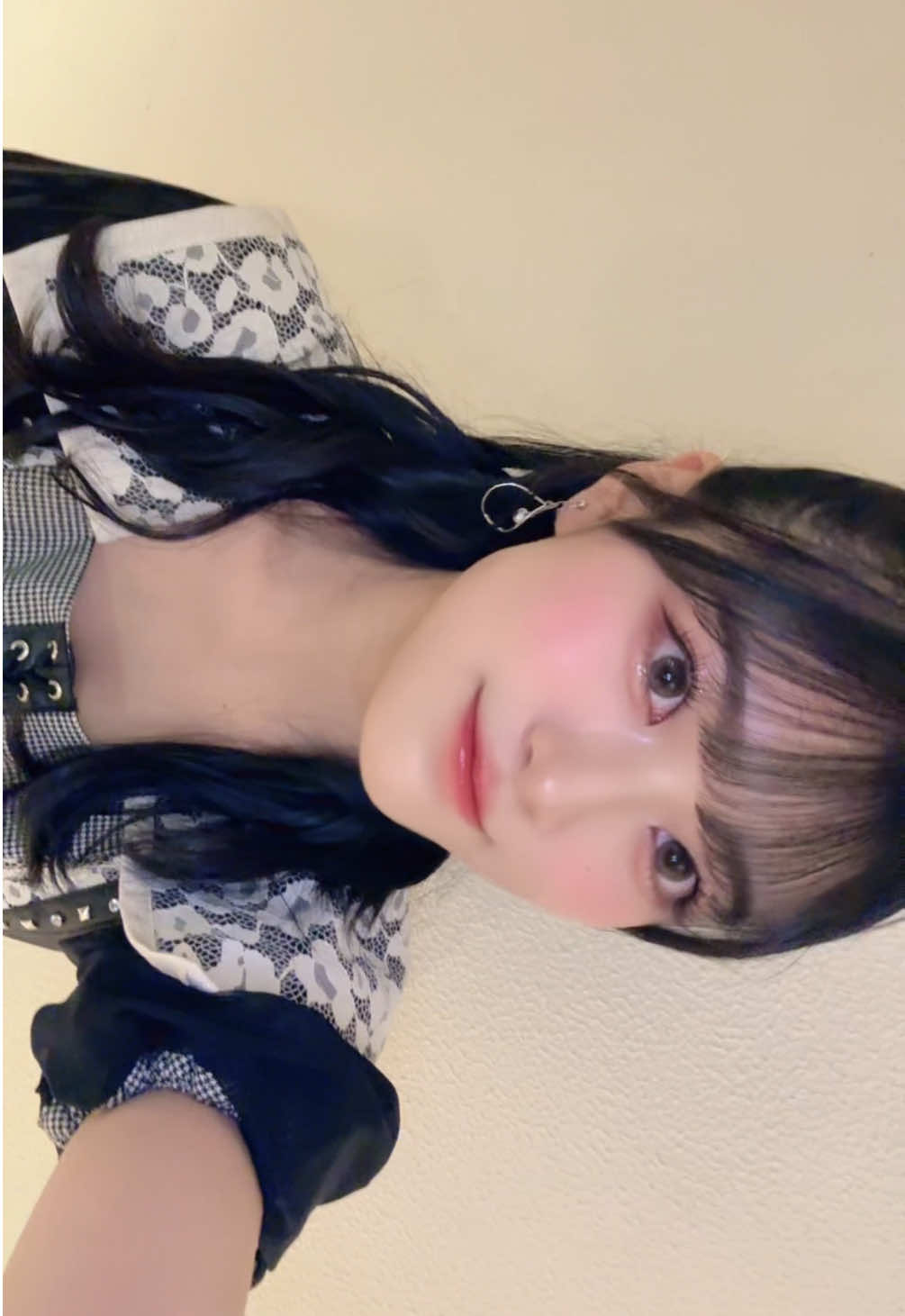 昨日懇談で褒められました🍀 #黒島咲花 #さっくとっく #nmb48 #青春のデッドライン #09  ❤︎劇場版リアルイベント❤︎ 2/1個別握手会in横浜(ワンピース) 3/7個別握手会in大阪(ハーフツイン) 3/8個別写メ会＋セルフィーカードお渡し会in大阪(衣装) ❤︎劇場版オンライン個別お話し会❤︎ 12/27(パジャマ) 12/28(クリスマスデートコーデ) 1/24(ワンピース) 1/25(ふわふわ王道ガーリー) 2/14(バレンタインコーデ) 2/15(清楚お姉さん系) ❤︎通常盤リアルイベント❤︎ 1/10大握手会京都パルスプラザ(シークレット) 2/11大握手会幕張メッセ(おさげ) ❤︎チケット申し込み❤︎ store-annex.universal-music.co.jp/event-list/nmb 第7次受付2025年11月12日(木) 12:00 ～ 2025年11月13日(金) 15:00  ⚠️今日の12時から始まってます！！！