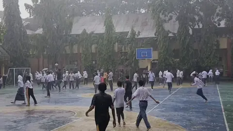 kadang hujan, kadang juga rindu dia🤣 #fyppppppppppppppppppppppp #fyp #tren #KKN #ungmengajar 