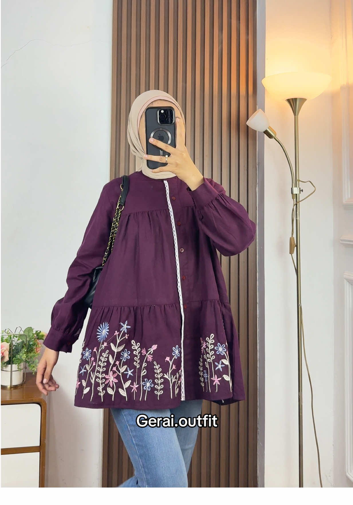 Blouse wajib punya! Bahan adem, jatuh, dan nggak gampang kusut. Dijamin bikin look mahal! 💅🫶🏻😍🥰#atasanwanita #blousecantik #fyp #ootdfashion #kemejabordir 