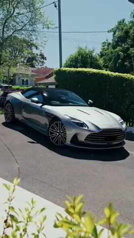 Pure class 🤌🏻 #astonmartin #carsoftiktok #jamesbond #007 #carslover 