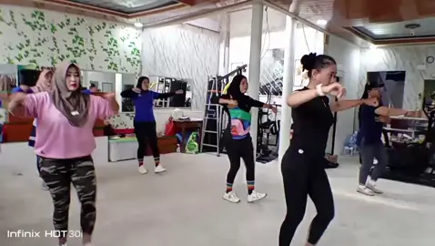 sudah hampir berapa BLN nggak senam.badan ku yg paling gede sendiri.🤭🤣🤣