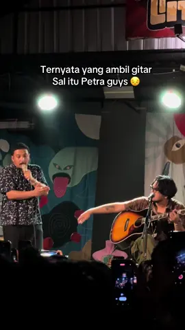 Plis balikin gitarnya Sal dong mas Petra biar ga pundung beliau🥺