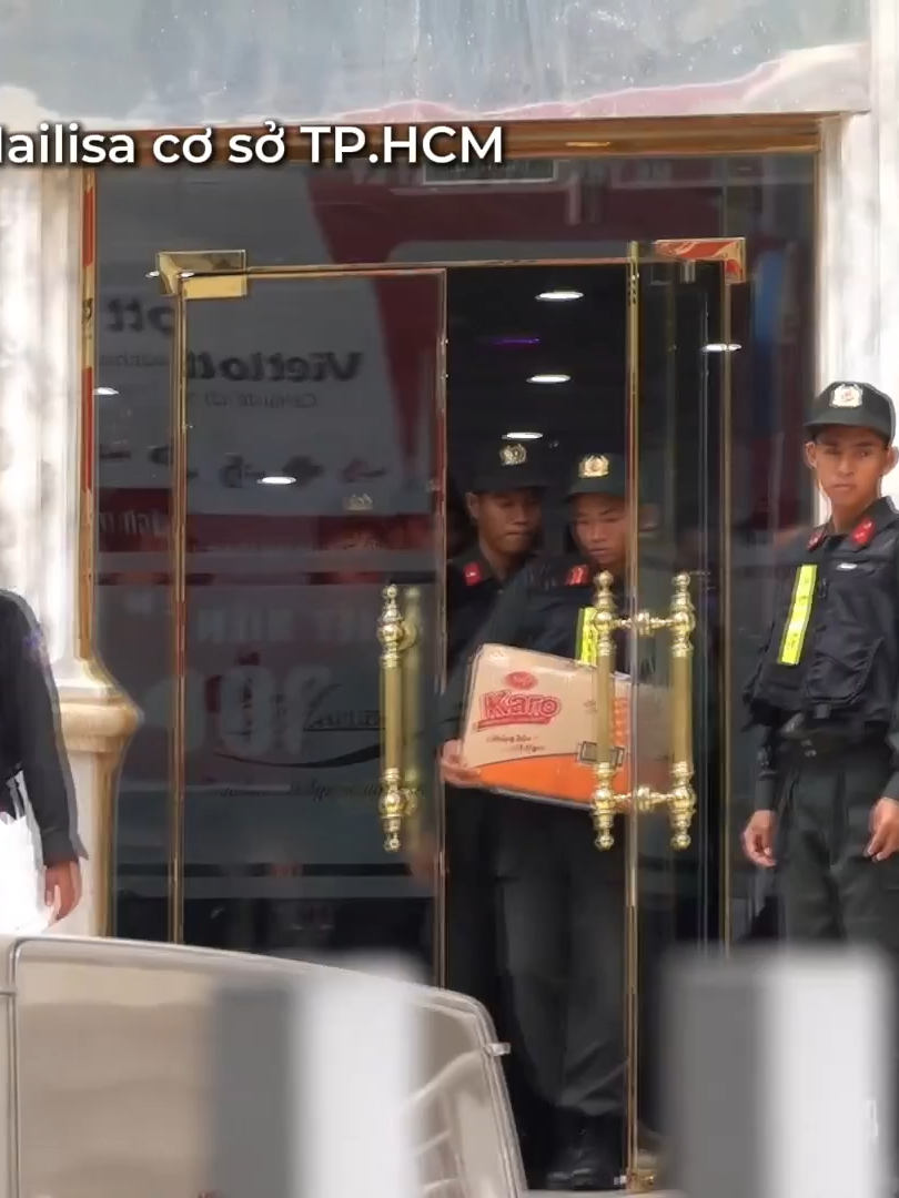 Công an thu giữ nhiều thùng tài liệu từ toà nhà thẩm mỹ viện Mailisa TP.HCM