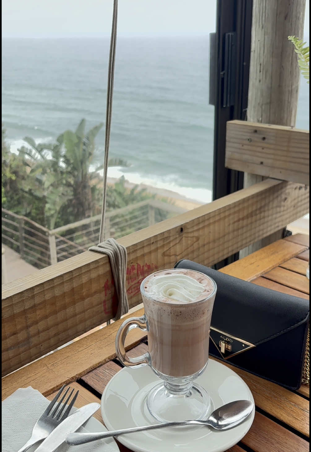 Need an affordable ocean view restaurant and guesthouse here’s a beautiful hidden gem along the south coast in the bluff area♥️ #fyp #explorepage #oceanbreeze #hiddengem #bluff 