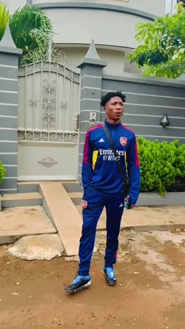 J’attends un jour quand un bâtard va venir prendre photo ou bien un vidéo devant ma porte dire que c’est pour lui là il va comprendre qui, j’ai su😏😏😏