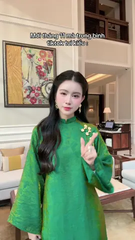 Hihi giờ đi đón tết, là đỡ đông neeeee!!  Chiếc áo dài màu xanh đẹp chấn động luôn, sang quá chèn ơi .... #fyp #xuhuongtiktok #tet2026 #xuan #aodaivietnam #aodai #xuân #xuhuong 