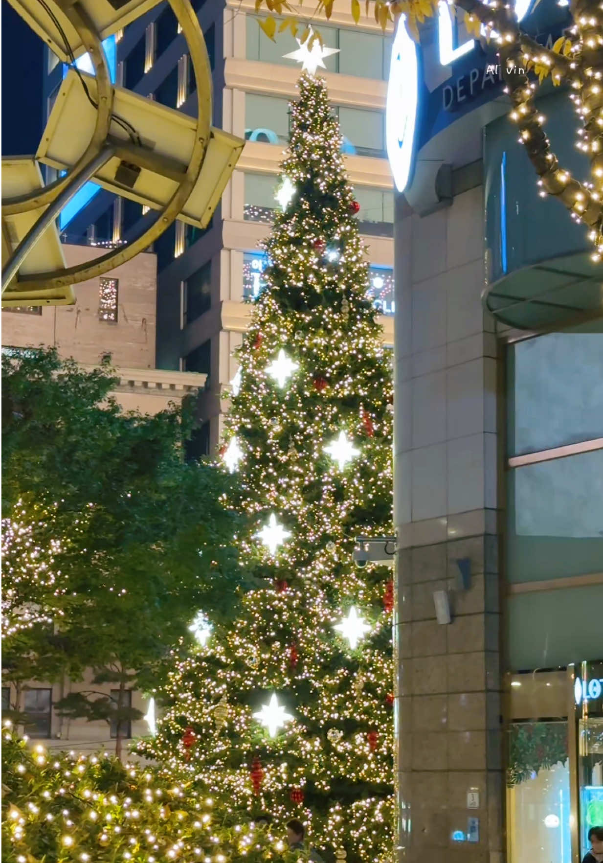 SWEET HOLIDAYS: Christmas in Lotte Department Store Myeongdong🎄 #lotte #myeongdong #sweetholiday #christmas #southkorea 