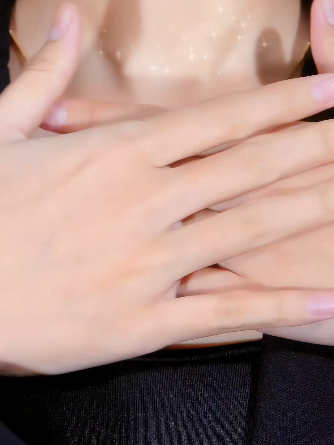 Perhiasan ini bukan sekadar hiasan, tapi cerminan versi terbaik dari dirimu 💎 #shopmaster  #perhiasan  #kalung  #kalungtitanium  #setperhiasan  #promoguncang1111  #aksesoriswanita  #diskontiktokshop  #paydaysale  #joinlivestreaming