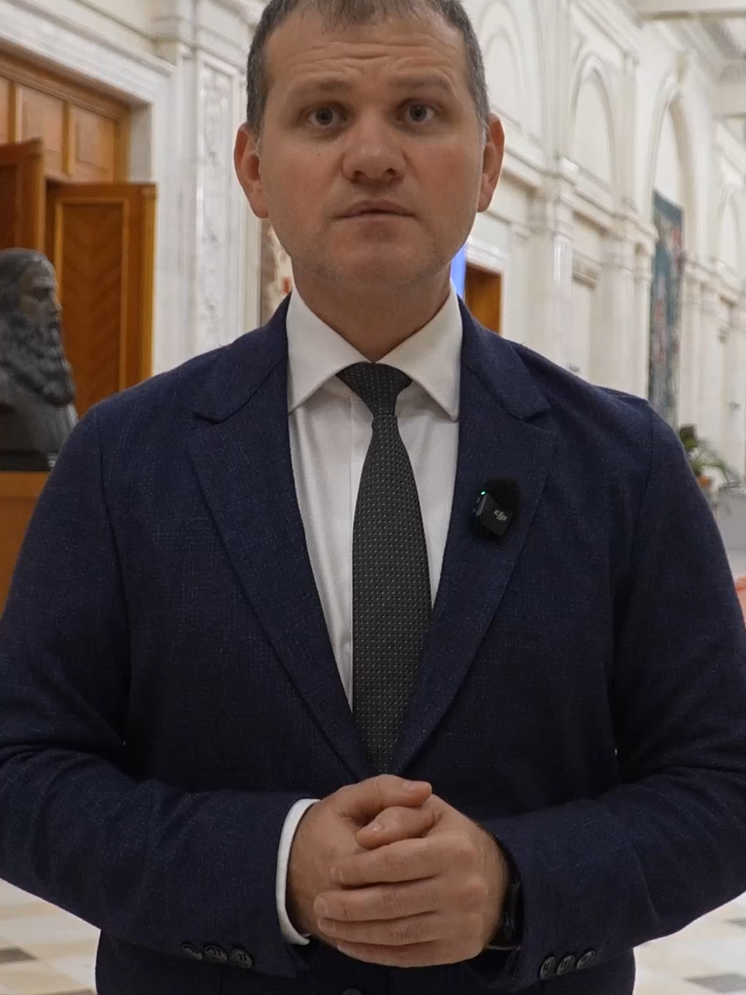 Nicușor Dan lovește din nou în interesul României. Atacă la Curtea Constituțională legea care permite finalizarea hidrocentralelor începute înainte de Revoluție, lucrări realizate în proporție de peste 90%. În loc să sprijine energia românească, Nicușor și gașca sa din USR preferă să țină România dependentă, cu facturi uriașe și industrie prăbușită. AUR va susține mereu proiectele care aduc energie, locuri de muncă și independență pentru poporul român.