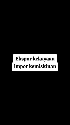 Kita ekspor emas, nikel, dan batu bara... tapi impor kemiskinan. Sejak era Soeharto, lewat UU Penanaman Modal Asing tahun 1967, sumber daya negeri ini dibuka untuk korporasi global.Dari sanalah lahir nama besar seperti Freeport -menggali gunung emas Papua, tapi meninggalkan jalan berlumpur dan janji kosong. Sudah puluhan tahun berlalu. Sistemnya ganti nama, tapi polanya tetap sama: yang keluar tetap emas, yang tertinggal tetap kemiskinan.  Beginilah jika negara tidak diatur dengan syariat islam, maka naluri manusia yg serakah, ingin berkuasa, zalim tidak tunduk pada aturan Allah yang mengakibatkan kerusakan, kejahatan di muka bumi.  Hanya sistem islam khilaf4h yg bisa menjadi solusi seluruh masalah kehidupan karena syariat islam akan bisa tegak dalam sistem ini yg akan memberikan keadilan dan kesejahteraan untuk rakyat.  #yukngaji  #islamkaffah 