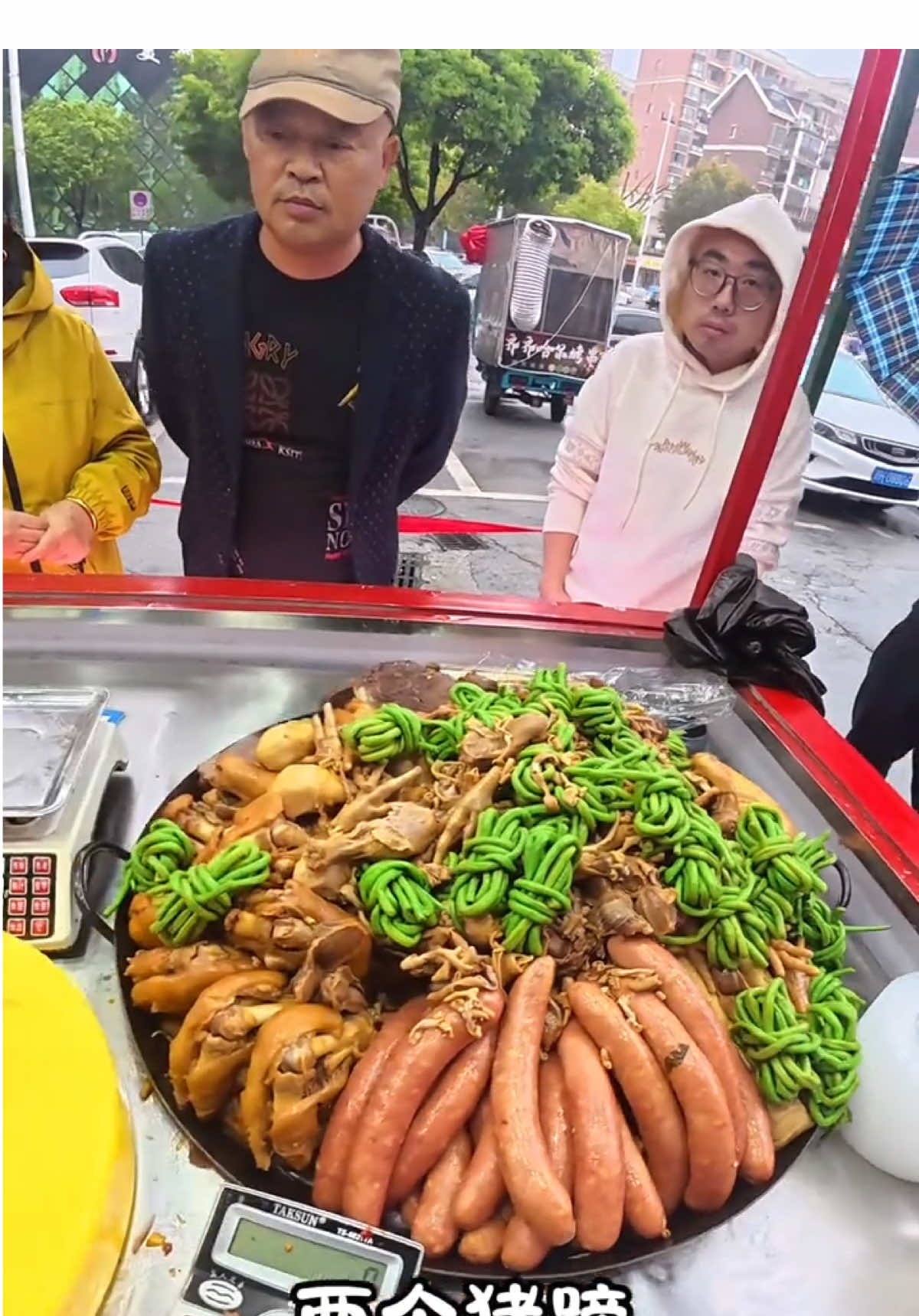 大哥喜欢吃猪蹄