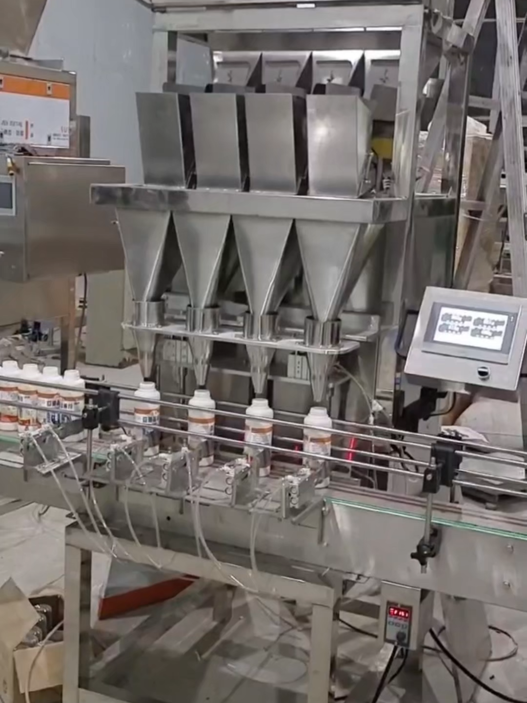 Máy chiết rót hỗn hợp 4 vòi - Tăng gấp 4 lần hiệu suất so với chiết rót thủ công #machinexvietnam #maychietrot4voi #chietrothonhop