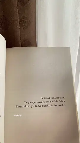 buku #mengagumimudarijauh ada di showcase aku