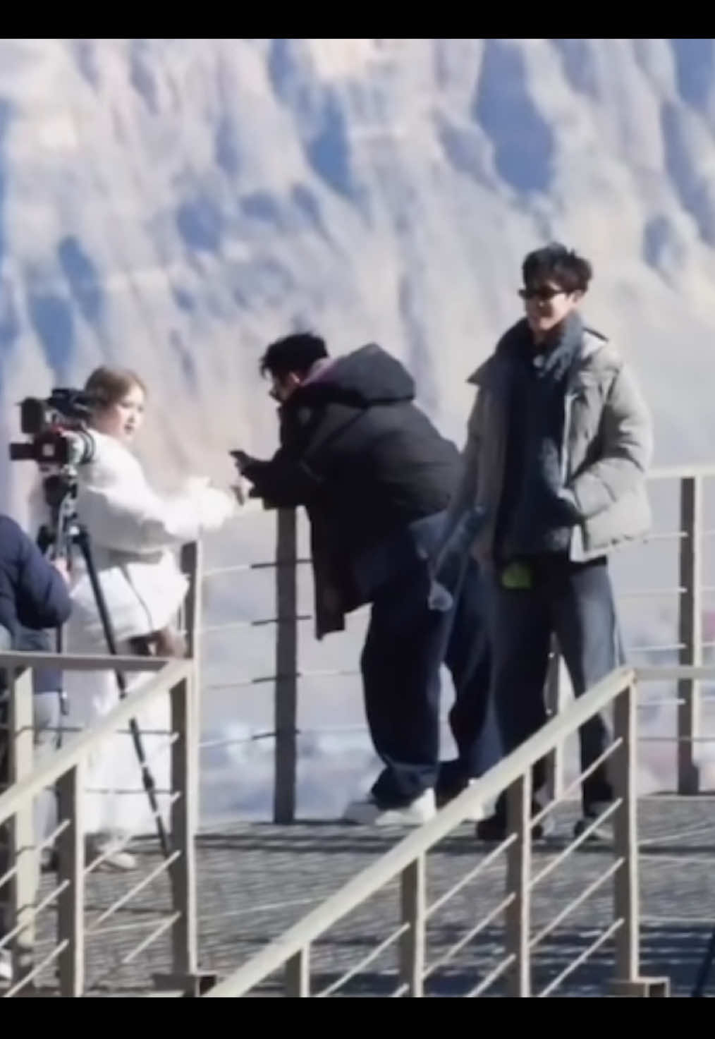 Lúc lên thì để bố Sa đỡ phụ, lên tới rồi nhoi Lý Quân Nhuệ thở oxi không kịp với Bạch Mộng Nghiên🤣 #bachloc #bạchlộc #sadat #lyquannhue #keeprunning 